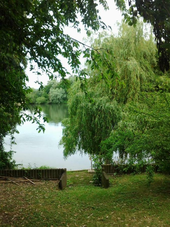Les Seringats Poissy Exterior photo